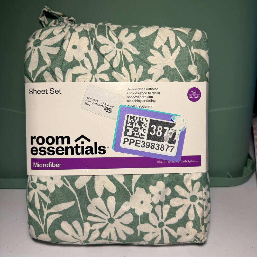 Twin / XL Twin Sheet Set Microfiber Room Essentials BRAND NEW Green W/ Flowers